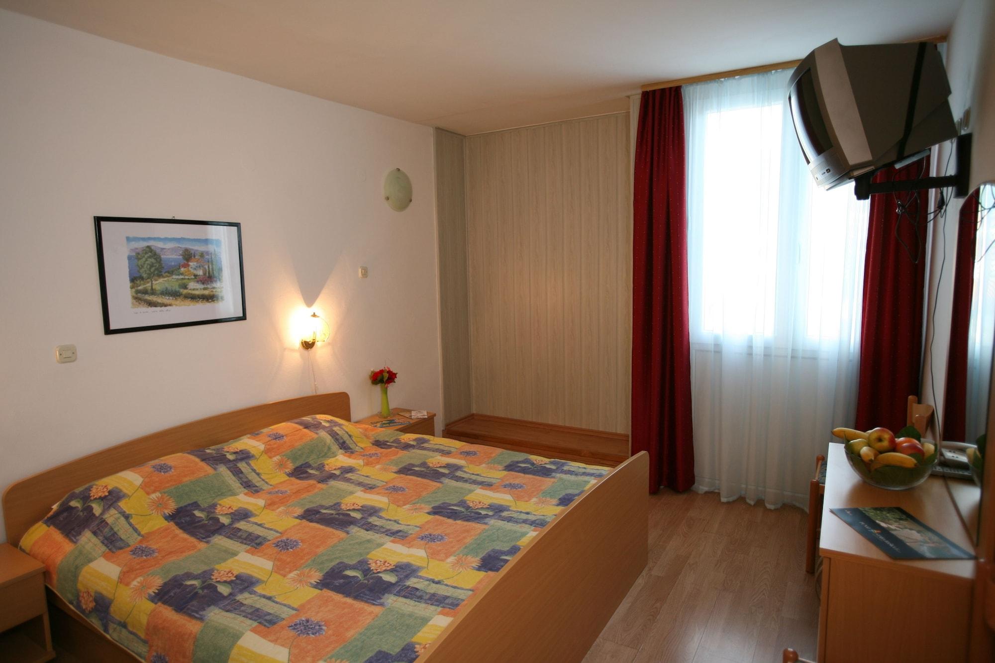 Hotel Omorika Пунат Экстерьер фото