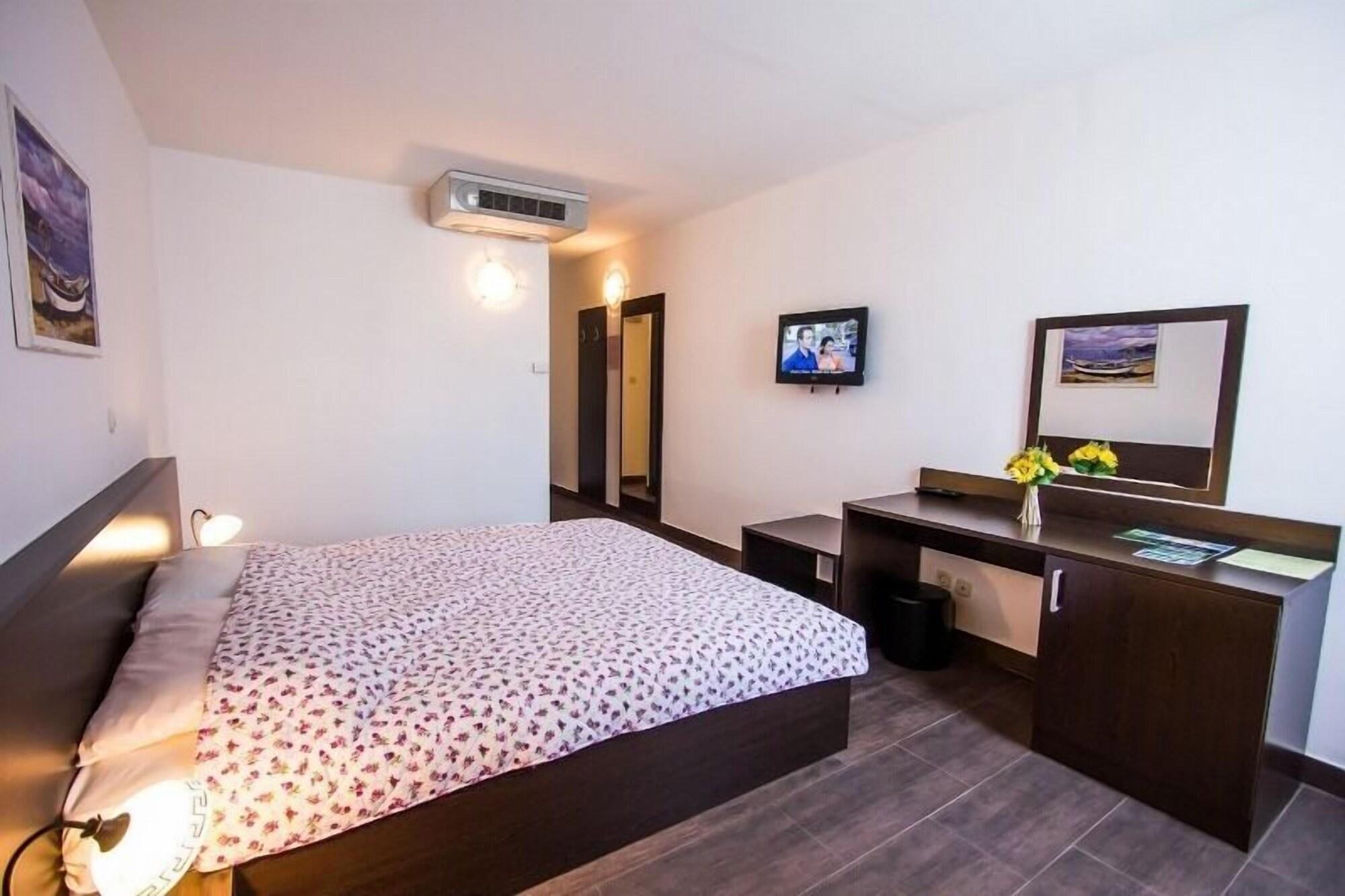 Hotel Omorika Пунат Экстерьер фото
