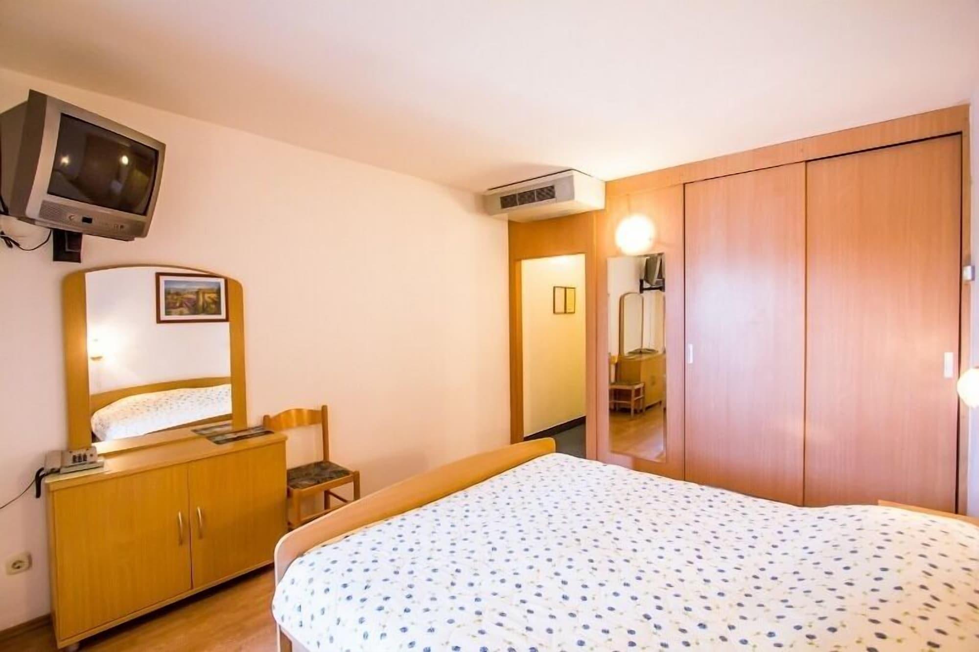 Hotel Omorika Пунат Экстерьер фото