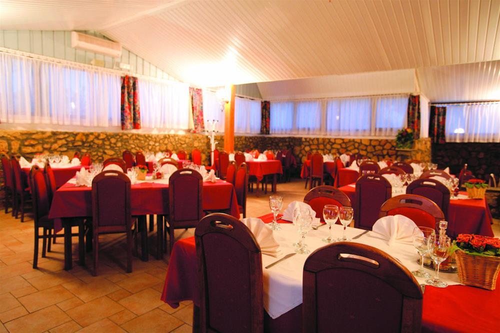 Hotel Omorika Пунат Экстерьер фото