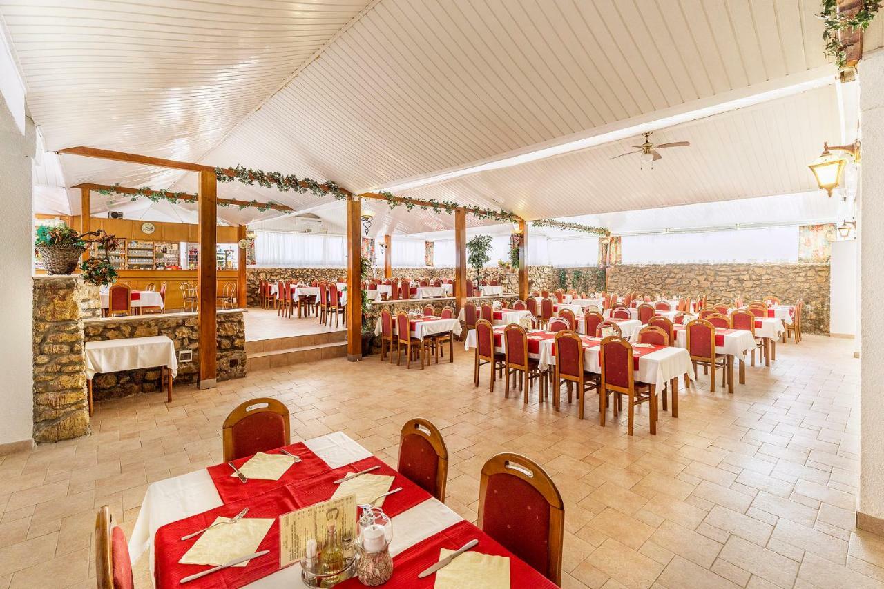 Hotel Omorika Пунат Экстерьер фото