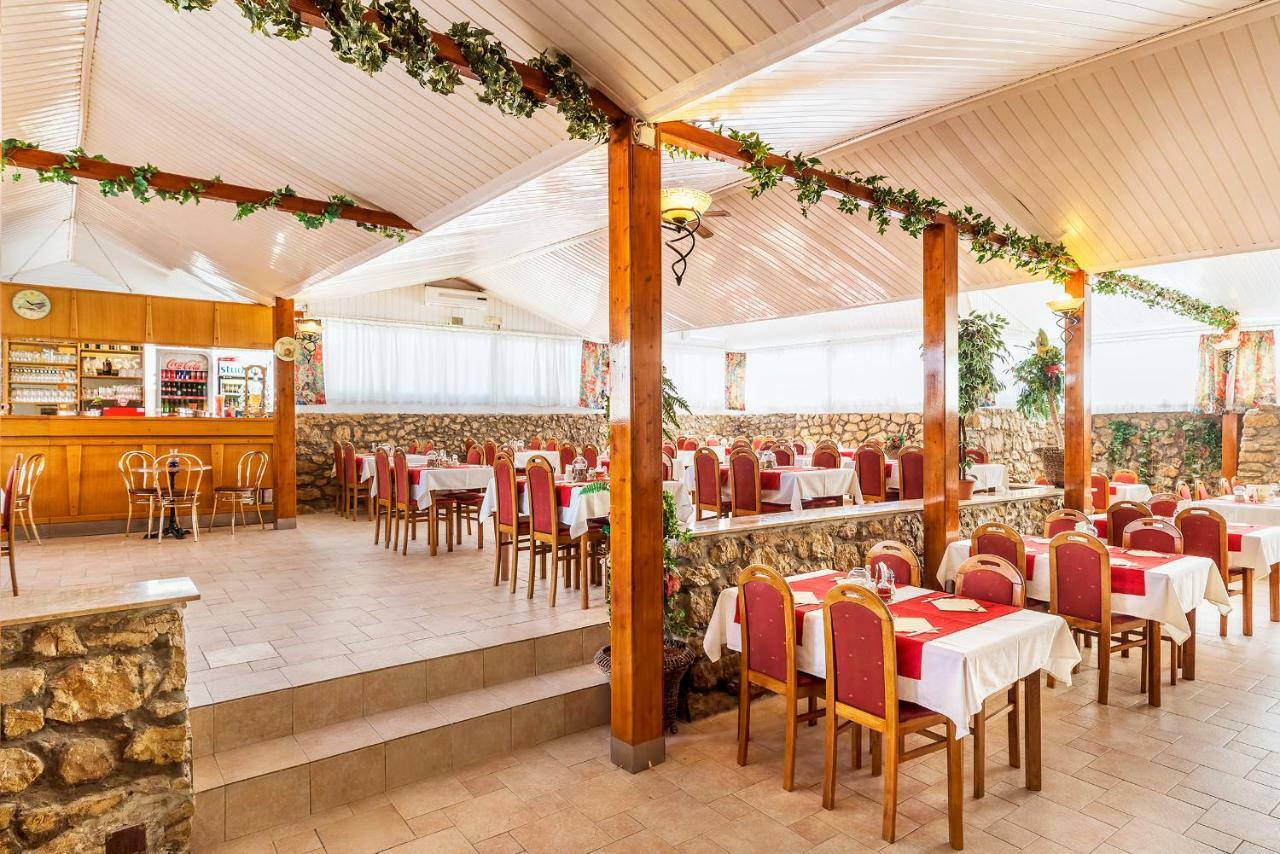 Hotel Omorika Пунат Экстерьер фото
