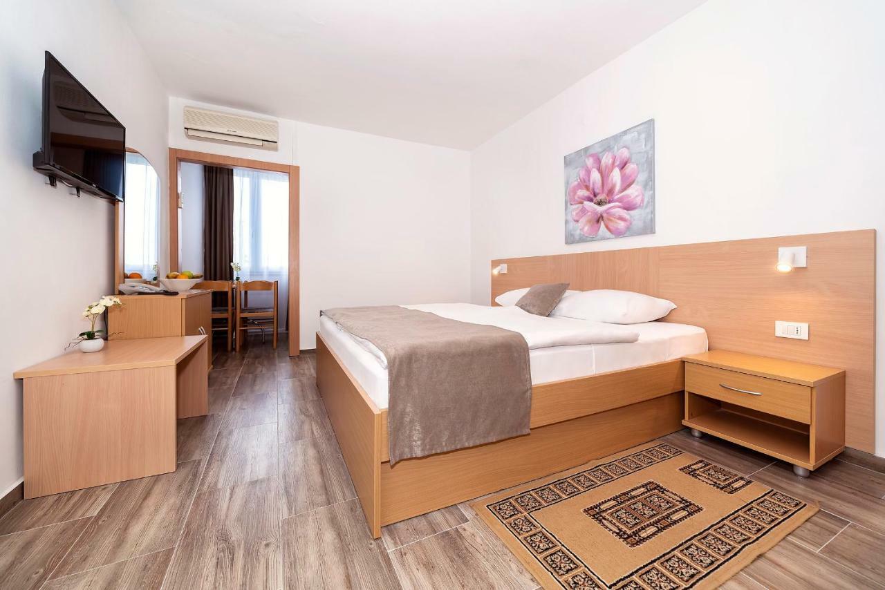 Hotel Omorika Пунат Экстерьер фото
