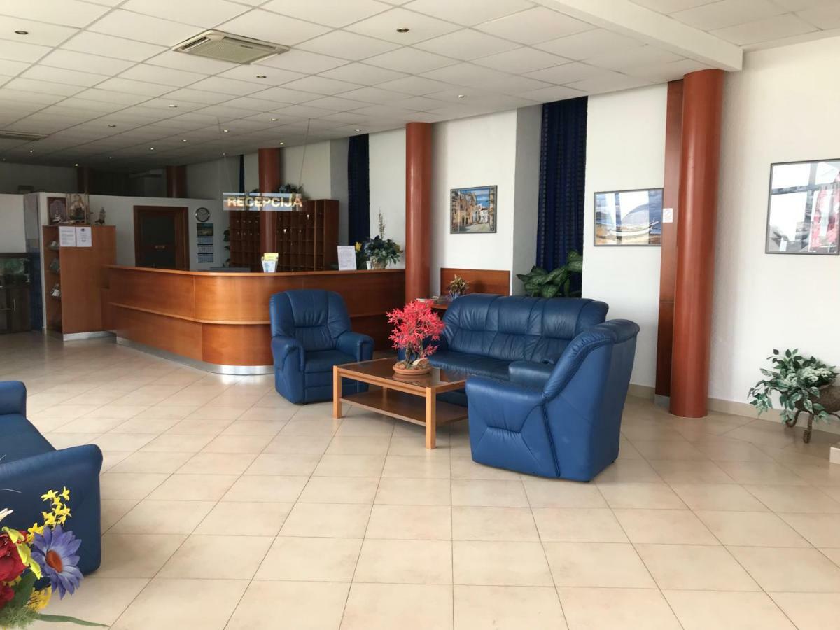 Hotel Omorika Пунат Экстерьер фото